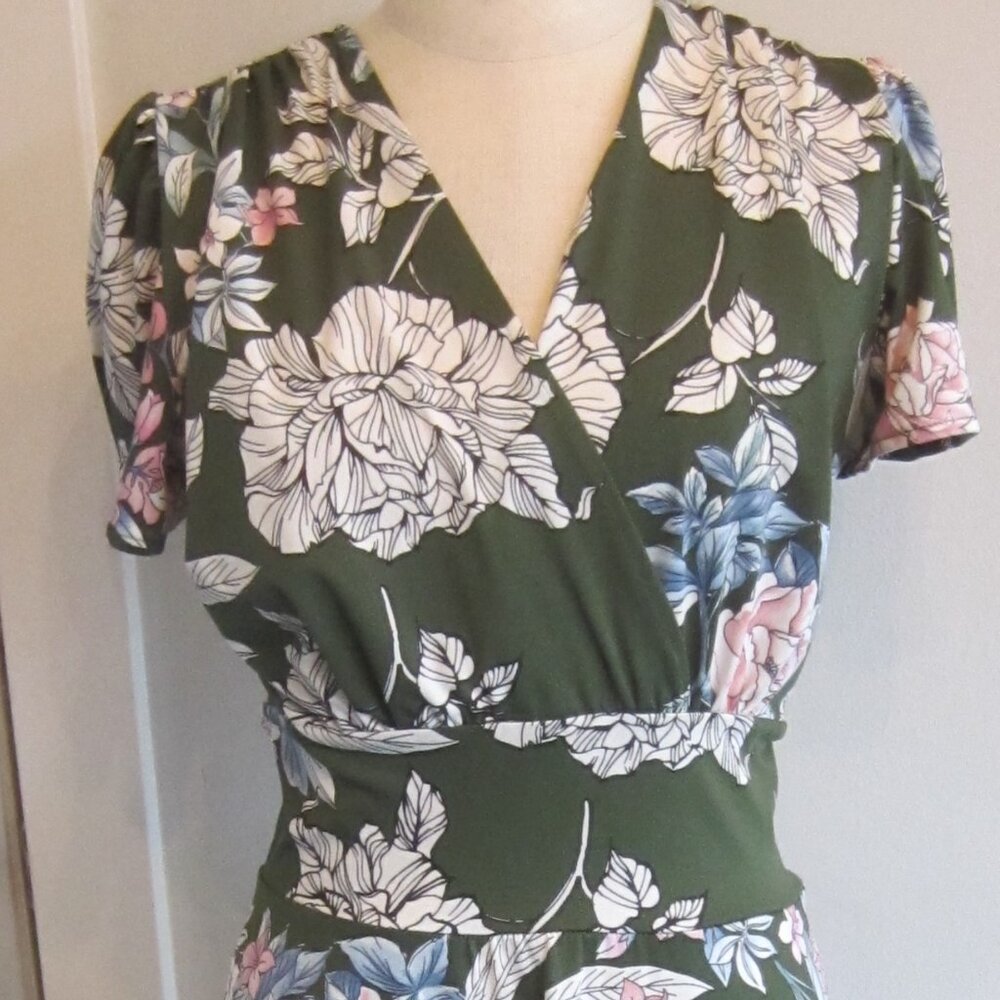 Karina Jersey Dress Sz S/M~Sage Green Floral Dress Sz S/M